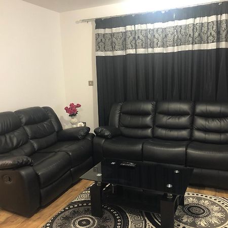 Luxury Kingsize Bedroom With Private Bathroom Northolt  Bagian luar foto