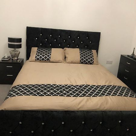 Luxury Kingsize Bedroom With Private Bathroom Northolt  Bagian luar foto